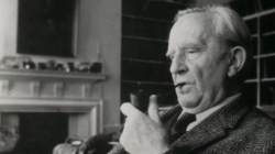 J.R.R. Tolkien fumando en pipa: inspiración y reflexión