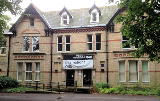 Fachada del Dennison Centre, antiguo Hospital de Oficiales de Brooklands (2014)