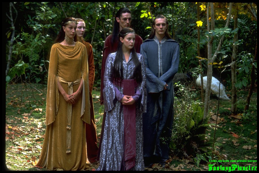 Arwen en compañía de otros Elfos