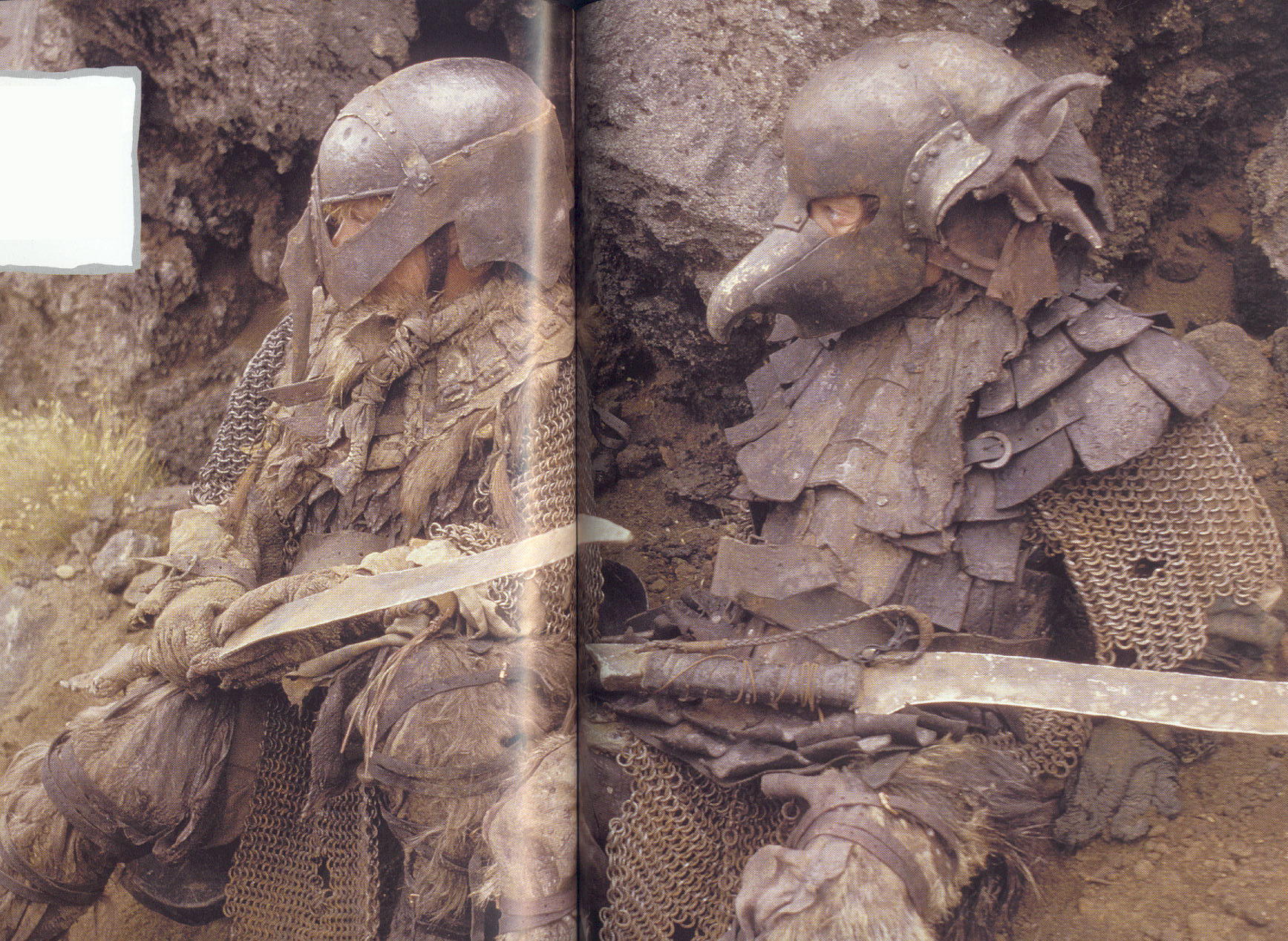 Frodo y Sam disfrazados de Orcos en Mordor