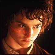 Frodo y las runas reflejándose en su rostro