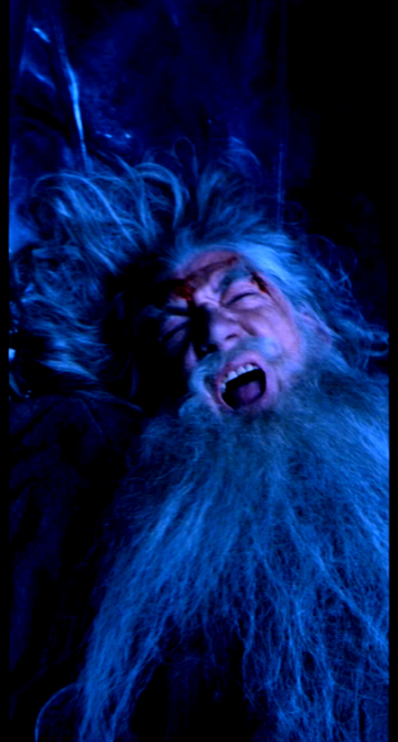 Gandalf el Gris 23. Golpeado por Saruman