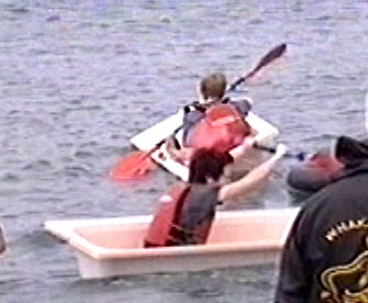 Elijah con su canoa en la Dragon Boat