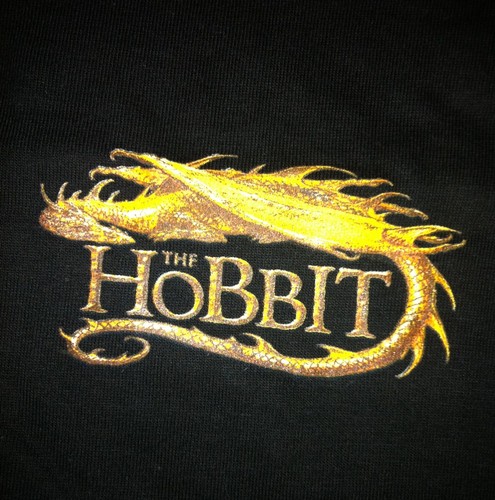 Logo de El Hobbit con Smaug - Multimedia - Ilustraciones, dibujos y fotos  sobre El Hobbit, El Señor de los Anillos, la Tierra Media y la obra de  J.R.R. Tolkien - Elfenomeno.com